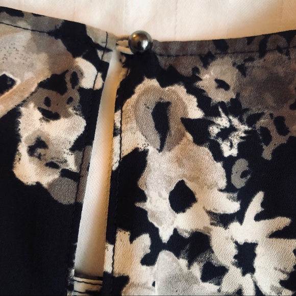 NWOT | Banana Republic | Floral | Silky | Blouse - Picture 5 of 5